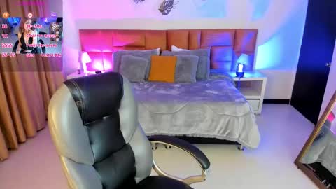 Snapshot of catti_brie_ chatting on 10-29-25, 12:07 catti_brie_ online show from 10-29-25, 12:07