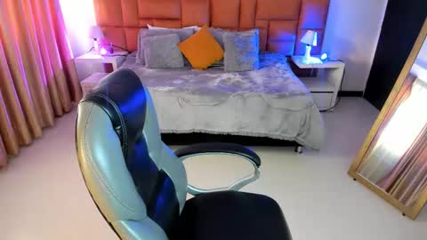 Snapshot of catti_brie_ chatting on 11-13-25, 11:42 catti_brie_ online show from 11-13-25, 11:42