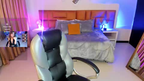 Snapshot of catti_brie_ chatting on 11-15-25, 11:40 catti_brie_ online show from 11-15-25, 11:40