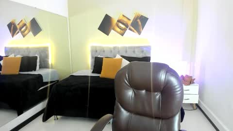 Snapshot of catti_brie_ chatting on 11-26-25, 12:06 catti_brie_ online show from 11-26-25, 12:06