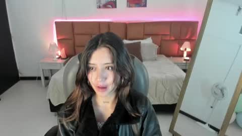 catti_brie_ online show from 05-12-26, 12:13