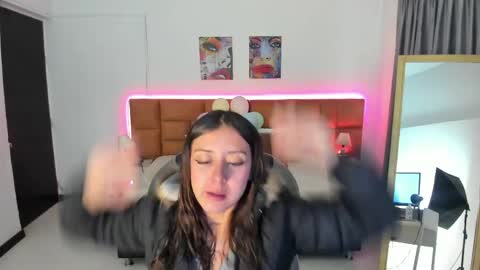 catti_brie_ online show from 05-14-26, 11:39
