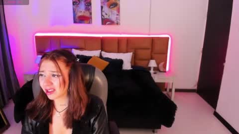 catti_brie_ online show from 07-24-26, 11:41