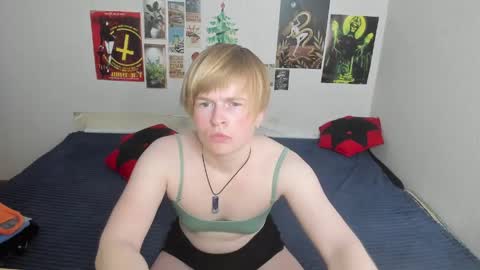 cattie_w_ online show from 04-22-26, 01:08