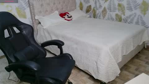 Cattleya online show from 04-24-26, 03:47