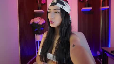 Snapshot of cattleyascaly chatting on 10-27-25, 07:40 cattleyascaly online show from 10-27-25, 07:40