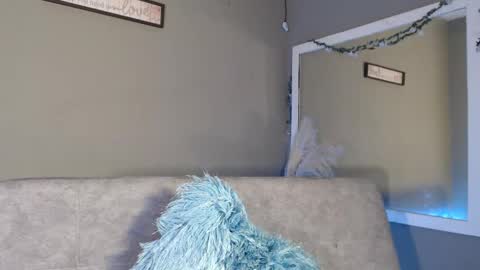 Snapshot of catty_foxx chatting on 12-18-25, 06:30 online show from 12-18-25, 06:30