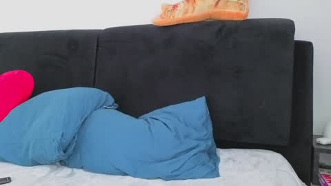 Snapshot of cbhotblonde chatting on 10-19-25, 07:53 Folow my instagram cuteback7272 and onlyfans cbhotblonde1 online show from 10-19-25, 07:53