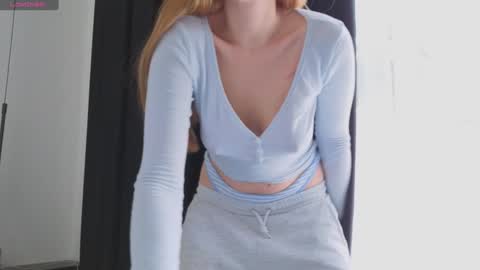 Snapshot of cbhotblonde chatting on 11-14-25, 07:29 Folow my instagram cuteback7272 and onlyfans cbhotblonde1 online show from 11-14-25, 07:29