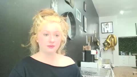 Snapshot of ccfox35 chatting on 09-30-25, 04:12 ccfox35 online show from 09-30-25, 04:12