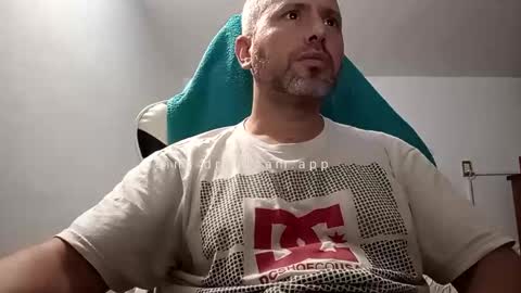 Snapshot of ccmhp1 chatting on 02-01-26, 09:24 Tomys online show from 02-01-26, 09:24