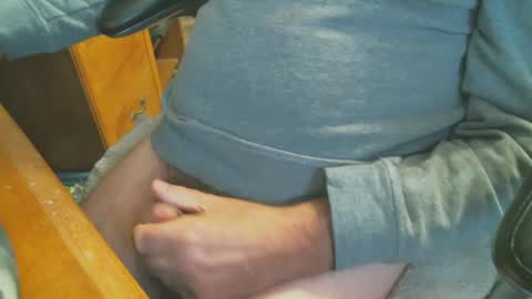 Snapshot of cczt154 chatting on 12-19-24, 09:17 CCzt154 online show from 12-19-24, 09:17