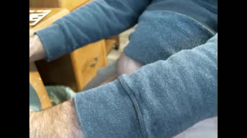 Snapshot of cczt154 chatting on 12-27-24, 04:21 CCzt154 online show from 12-27-24, 04:21