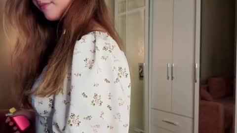 Snapshot of ceceliapidcock chatting on 09-18-25, 07:27 Lina online show from 09-18-25, 07:27