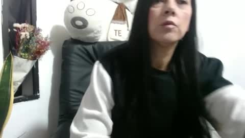 Snapshot of cecihotty4u chatting on 09-19-25, 01:29 ceci online show from 09-19-25, 01:29