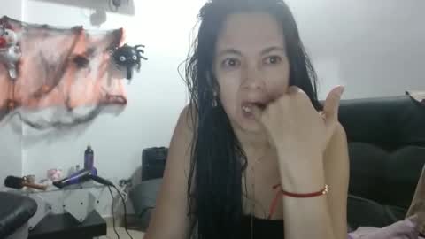 Snapshot of cecihotty4u chatting on 10-25-25, 02:08 ceci online show from 10-25-25, 02:08