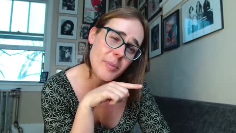 Snapshot of cecilysaintclaire chatting on 12-04-24, 03:54 Cecily Saint Claire online show from 12-04-24, 03:54