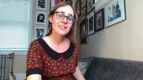 Snapshot of cecilysaintclaire chatting on 02-11-25, 11:44 Cecily Saint Claire online show from 02-11-25, 11:44