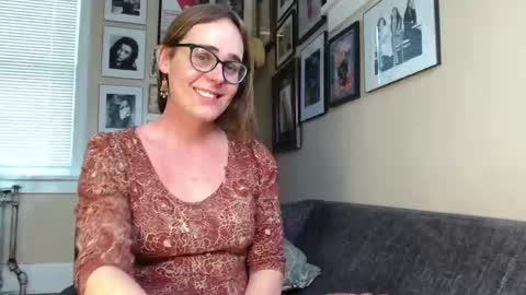 Snapshot of cecilysaintclaire chatting on 02-18-25, 05:10 Cecily Saint Claire online show from 02-18-25, 05:10