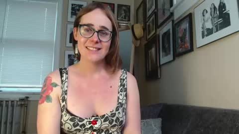 Snapshot of cecilysaintclaire chatting on 03-11-25, 05:35 Cecily Saint Claire online show from 03-11-25, 05:35