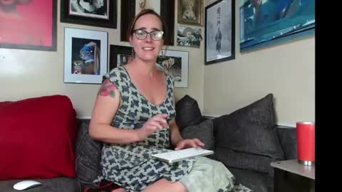Snapshot of cecilysaintclaire chatting on 10-02-25, 12:23 Cecily Saint Claire online show from 10-02-25, 12:23