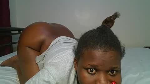 Snapshot of ceepretty25 chatting on 05-18-26, 04:07 ceepretty25 online show from 05-18-26, 04:07