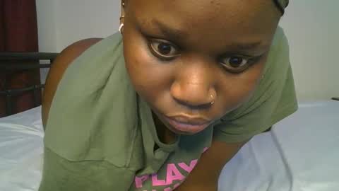 Snapshot of ceepretty25 chatting on 05-19-26, 02:23 ceepretty25 online show from 05-19-26, 02:23