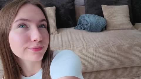 Snapshot of cel1ne_secret chatting on 05-17-26, 06:33 Josie Manesi online show from 05-17-26, 06:33