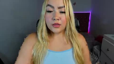 Snapshot of celeste__sweetx chatting on 05-08-26, 06:35 Celeste Sweet online show from 05-08-26, 06:35