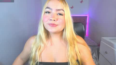 Snapshot of celeste__sweetx chatting on 05-19-26, 06:03 Celeste Sweet online show from 05-19-26, 06:03
