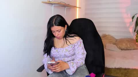 celeste_bonnet1 online show from 11-14-25, 11:24