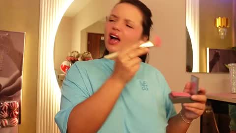 CelesteBailey online show from 11-18-25, 07:35