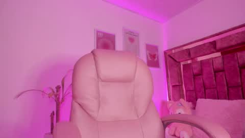 Snapshot of celestecute_ chatting on 02-12-25, 11:30 Celeste INSTAGRAM Celestecute 01 online show from 02-12-25, 11:30