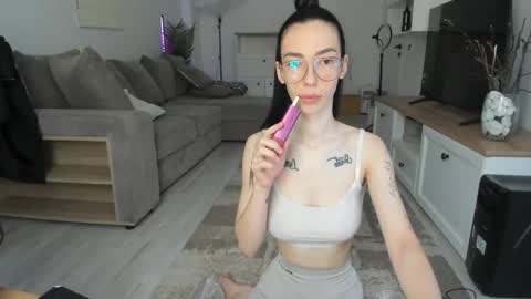 Celine Roxelle online show from 05-17-26, 08:12