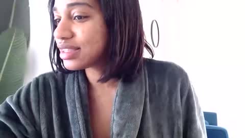 Snapshot of celinecostas chatting on 01-24-25, 02:30 Celine Costas online show from 01-24-25, 02:30