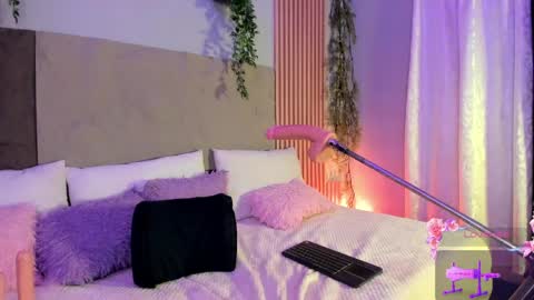 Hello guys my name is Sofi and Lizzie and  Vanessa online show from 04-22-26, 08:43