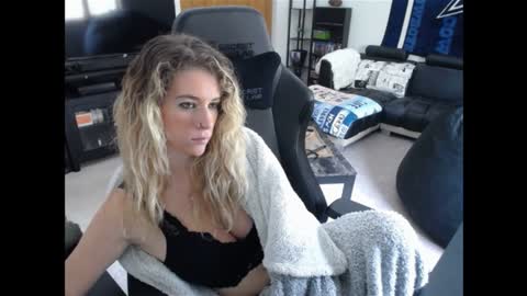 Marie online show from 01-23-25, 04:37