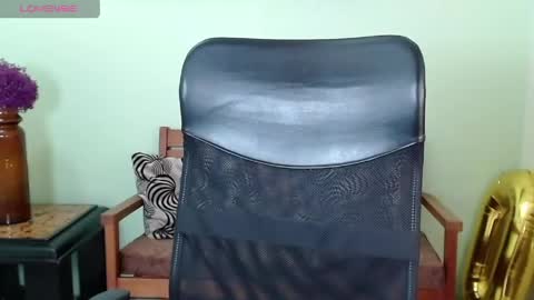 Snapshot of chalonvera chatting on 04-18-26, 07:58 Chalon online show from 04-18-26, 07:58