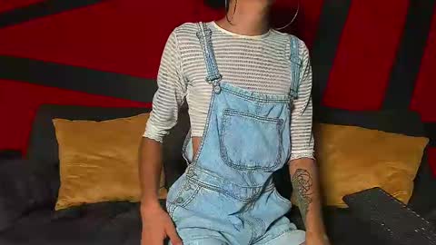 Snapshot of chaminelan chatting on 12-23-24, 06:27 chaminelan online show from 12-23-24, 06:27