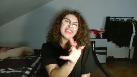 Snapshot of chanelis069 chatting on 01-07-25, 04:27 Stephanieblisss online show from 01-07-25, 04:27