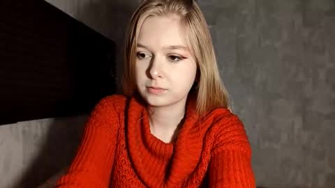 Snapshot of chanelledroz chatting on 12-15-25, 09:02 Lia online show from 12-15-25, 09:02