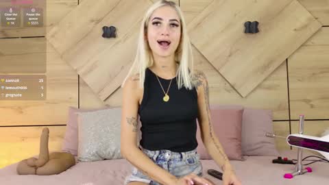 Snapshot of channelcrawford chatting on 10-08-25, 04:32 ChannelCrawford online show from 10-08-25, 04:32