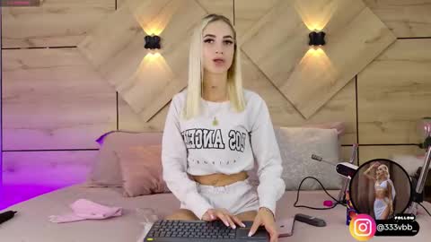 Snapshot of channelcrawford chatting on 10-23-25, 04:01 ChannelCrawford online show from 10-23-25, 04:01