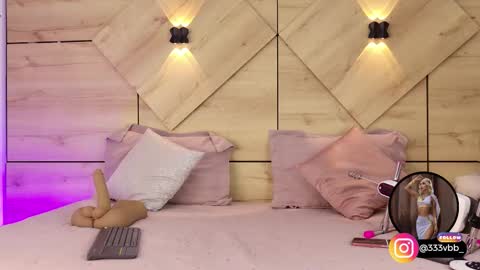 Snapshot of channelcrawford chatting on 12-18-25, 03:56 ChannelCrawford online show from 12-18-25, 03:56