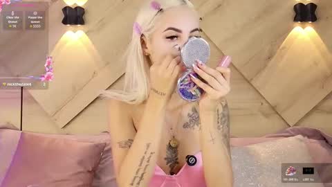 Snapshot of channelcrawford chatting on 12-20-25, 04:41 ChannelCrawford online show from 12-20-25, 04:41