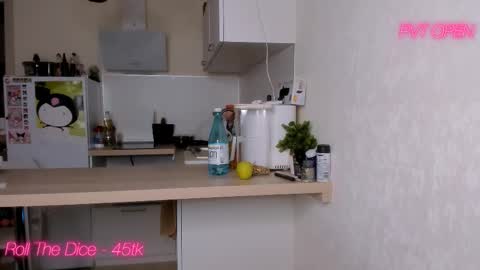 Snapshot of channeluwu chatting on 02-27-25, 09:25 Holly online show from 02-27-25, 09:25