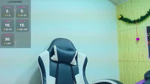 Snapshot of chantalvedette chatting on 12-13-25, 07:53 online show from 12-13-25, 07:53