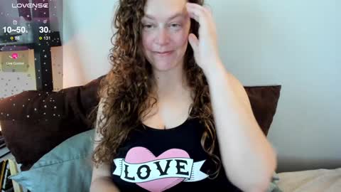 Snapshot of chantarra chatting on 03-09-25, 06:32 Chantarra Chant Chanty C Lady C please not baby babe BB or other pet names online show from 03-09-25, 06:32