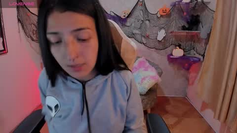 Violeta online show from 10-28-25, 01:31