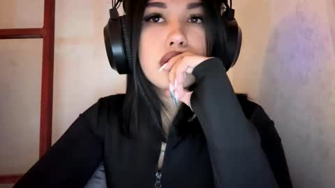 Snapshot of charalilleberg chatting on 12-02-25, 06:25 Lola online show from 12-02-25, 06:25